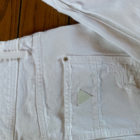 Guess Destroyed White Jeans - Picture 4 of 4